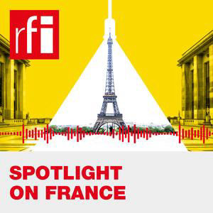Podcast: Pope in secular France, vultures and farmers, first divorce law