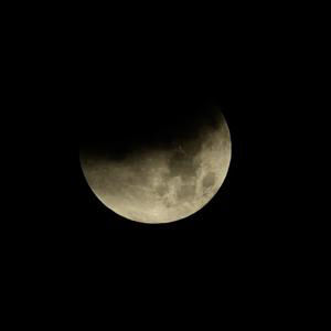 Jorge Alcalde, divulgador científico, sobre el eclipse lunar de la próxima madrugada: "Se podrá ver una especie de mancha anaranjada que se va comiendo poco a poco la luna y sin gafas protectoras"