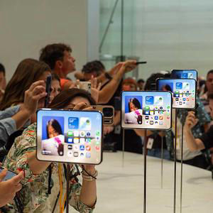 Apple debuts foldable iPhone Duo