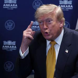 Es Noticia: Trump anuncia que ha dado orden de "cortar todo el comercio" con España