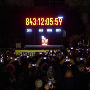 עצירת השעון בכיכר החטופים לאחר 843 ימים