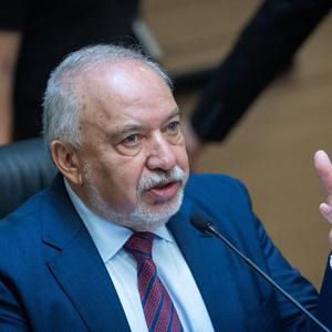מועמד האופוזיציה לראשות הממשלה? "נחליט אחרי הבחירות"