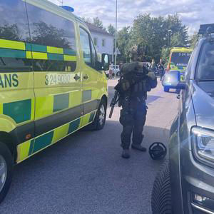 Sword attack at Swedish school, arrests over justice minister threat, Social Democrats and Centre on AI, northern Sweden floods