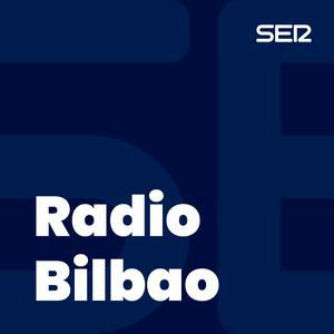 La firma invitada, con Aitor Urresti, profesor de la EHU y experto en transición energética