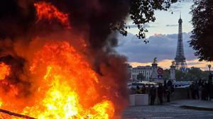 El Orden Mundial | Los disturbios incendian Francia y hunden a Macron