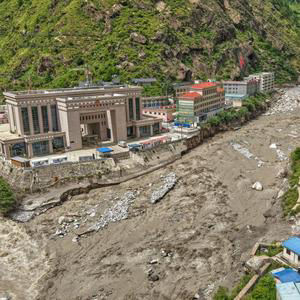 Flash Flooding Overwhelms Nepal, and Jury Deliberates in Lindsay Clancy’s Murder Trial