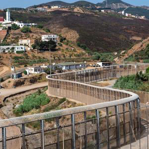 Carlos Herrera explica por qué el Gobierno publica informes que le desmienten sobre Ceuta: "Es una voladura controlada, antes de que se publiquen documentos del CNI en los medios, lo sacan ellos"